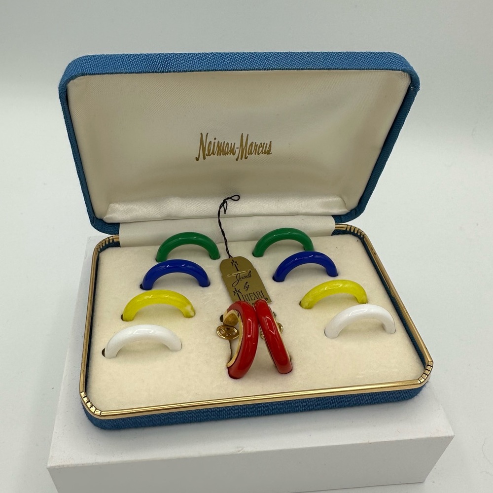 Vintage Trifari Interchangeable Hoop Gold Tone Earrings in Box